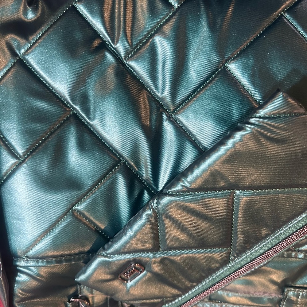 Lug Quilted Bag in Shimmering Teal - Picture 3 of 3